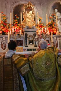 premier salut du Saint Sacrement