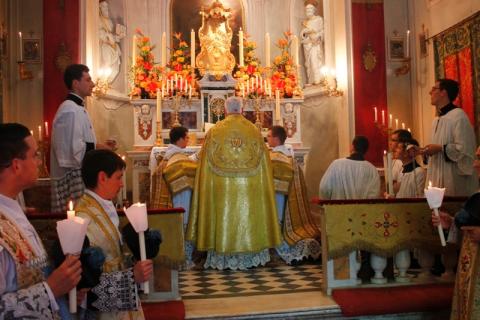 premier salut du Saint Sacrement