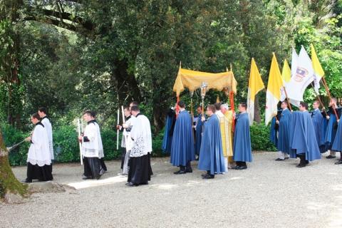 retour de la procession dans la chapelle de l&rsquo;Immaculée Conception