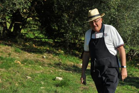 Les hôtes de passage nous aident durant la récolte ! 