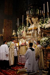 Encensement du Pontife.