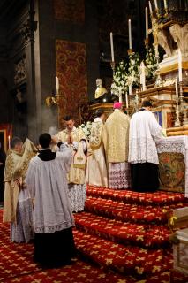 Encensement du diacre.