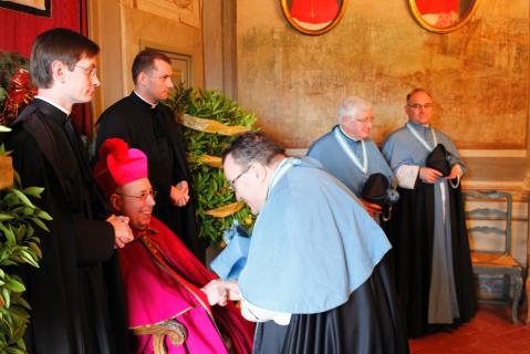 Arrivé dans la salle du trône, Mgr Wach remercie Son Excellence pour cette belle cérémonie.