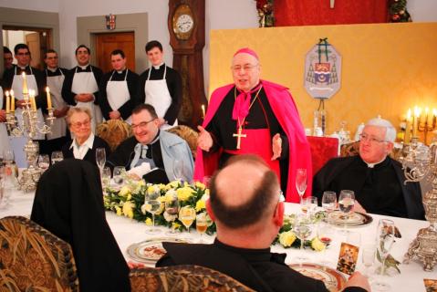 Mgr Bacqué encourage les membres de l&rsquo;Institut à poursuivre leur apostolat dans l&rsquo;esprit de leurs Constitutions.