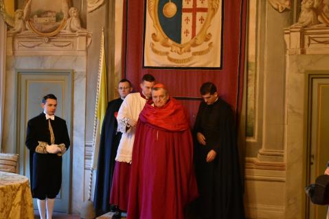 Habillement du Pontife à la Salle du trône