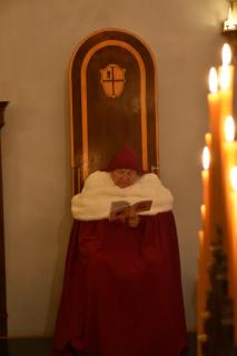 Le Pontife au trône