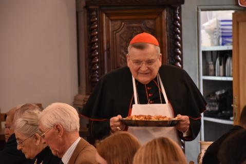 Service par S.E.R. le Cardinal Burke