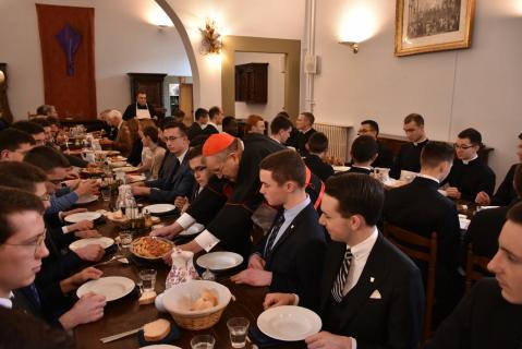 Service par S.E.R. le Cardinal Burke