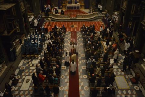 Procession avec le roseau. <em>Lumen Christi</em> - <em>Deo gratias</em>