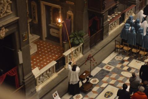 Les lampes de l&rsquo;église sont allumées