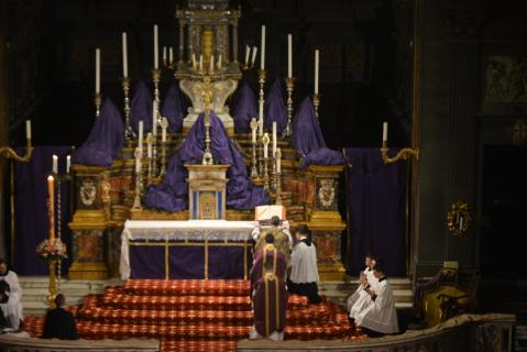<em>Flectamus genua</em>