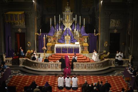 Litanie des saints avec les chantres au milieu du ch&oelig;ur