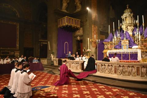 Litanie des saints avec les chantres au milieu du ch&oelig;ur