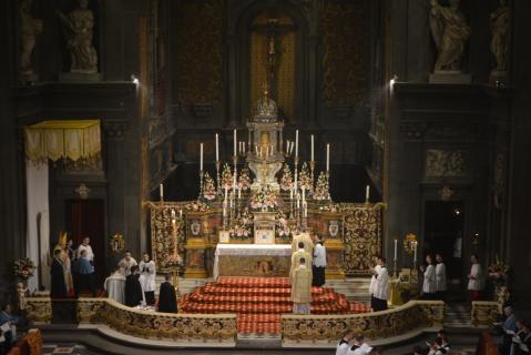 Chant de l&rsquo;<em>Alleluia</em> à trois reprises par le célébrant et reprise à chaque fois par le ch&oelig;ur sur le même ton