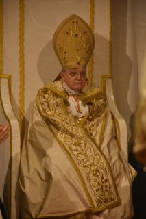 Le Pontife au trône pendant l&rsquo;Offertoire