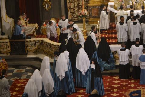 Communion des s&oelig;urs Adoratrices