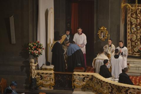 Imposition de l&rsquo;encens avant le chant du <em>Magnificat</em> des Vêpres