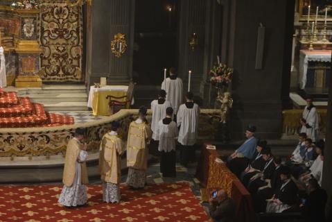Le célébrant et les ministres se retirent