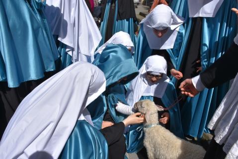 L&rsquo;agneau pascal et les s&oelig;urs Adoratrices