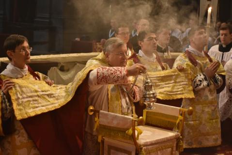 Encensement du Saint Sacrement