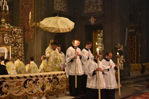 Le Saint Sacrement est retiré