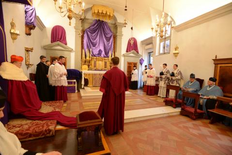 Le pontife au Trône