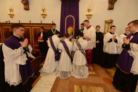 Bénédiction des diacres avant le chant de la Passion