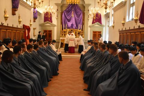 Habillement pour la Messe basse prélatice