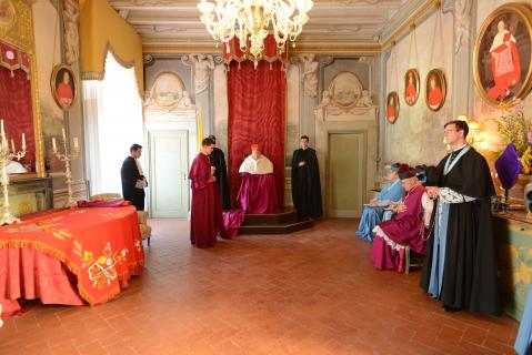 Son Eminence à la salle du Trône
