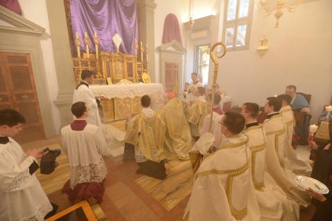 Encensement du Saint-Sacrement avant la Procession