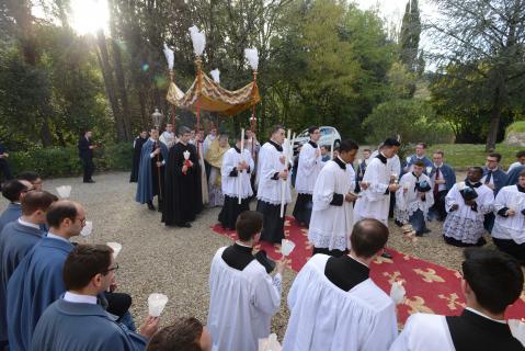 Procession du Saint-Sacrement à la chapelle du Reposoir