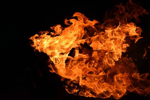 Le feu préparé pour la bénédiction