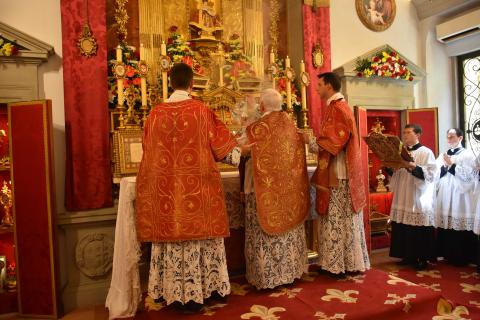 Encensement de l&rsquo;autel