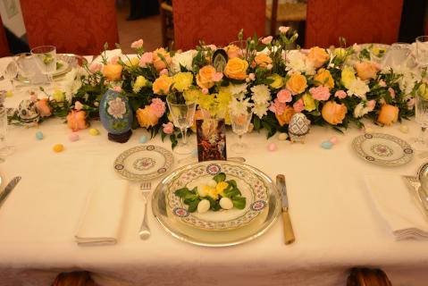 Le réfectoire orné pour la fête