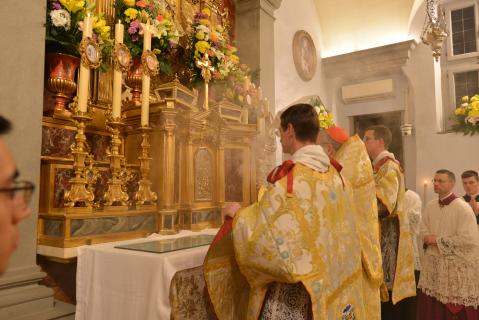 Encensement de la croix