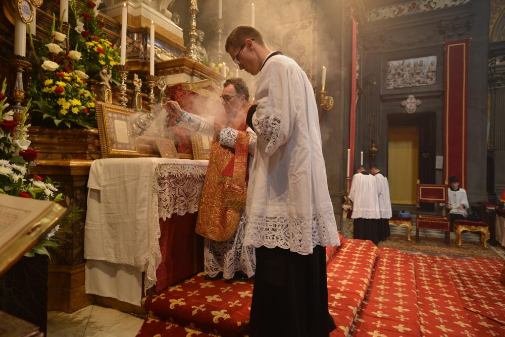 Encensement de l&rsquo;autel