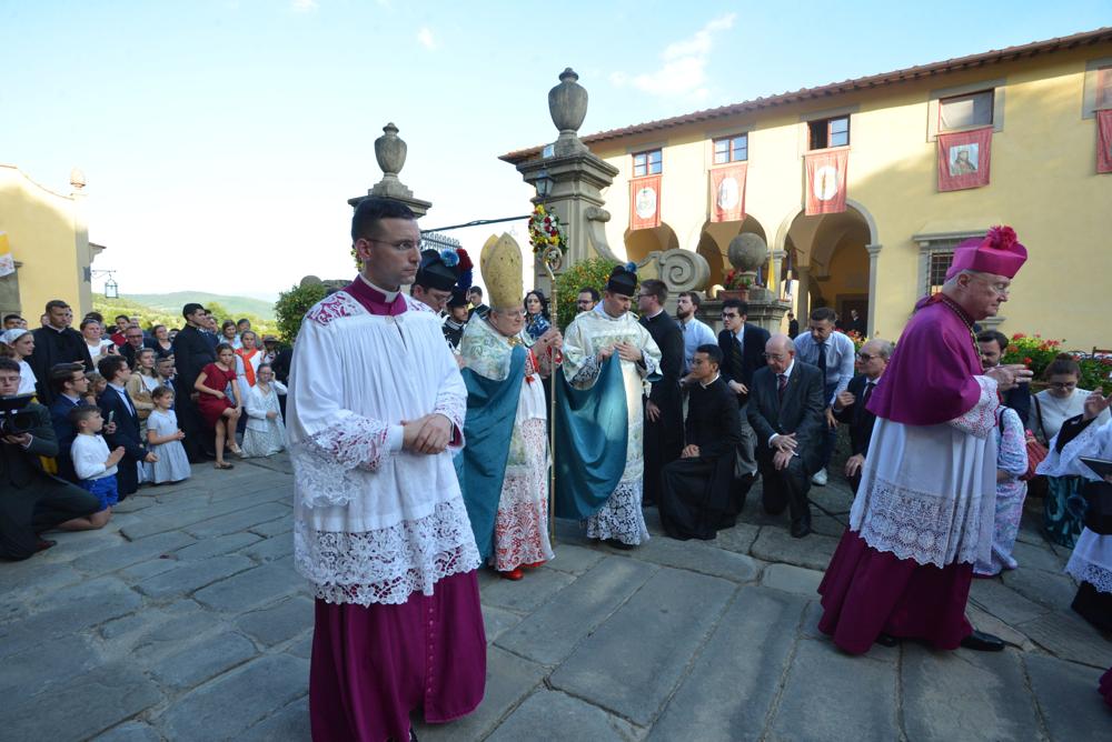 Entrée du Pontife en procession