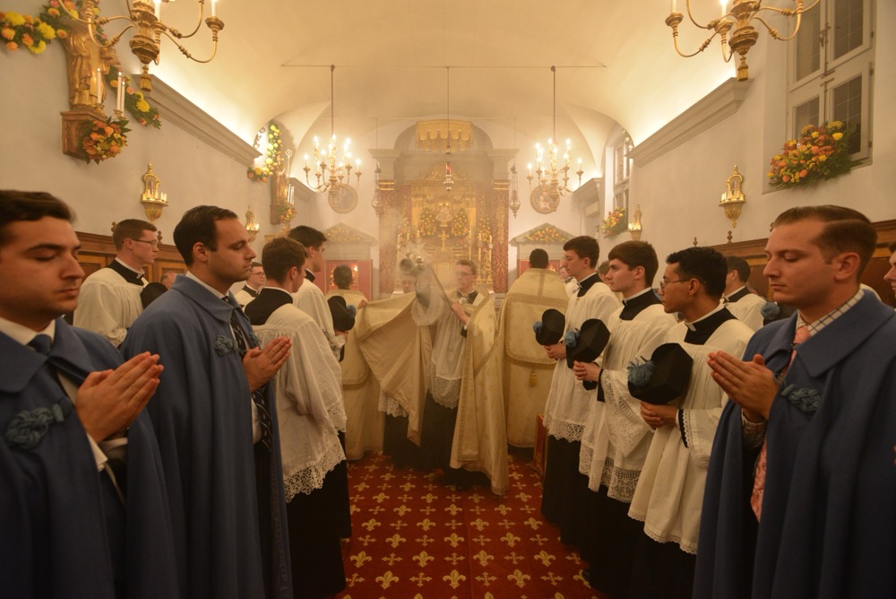 Encensement du ch&oelig;ur