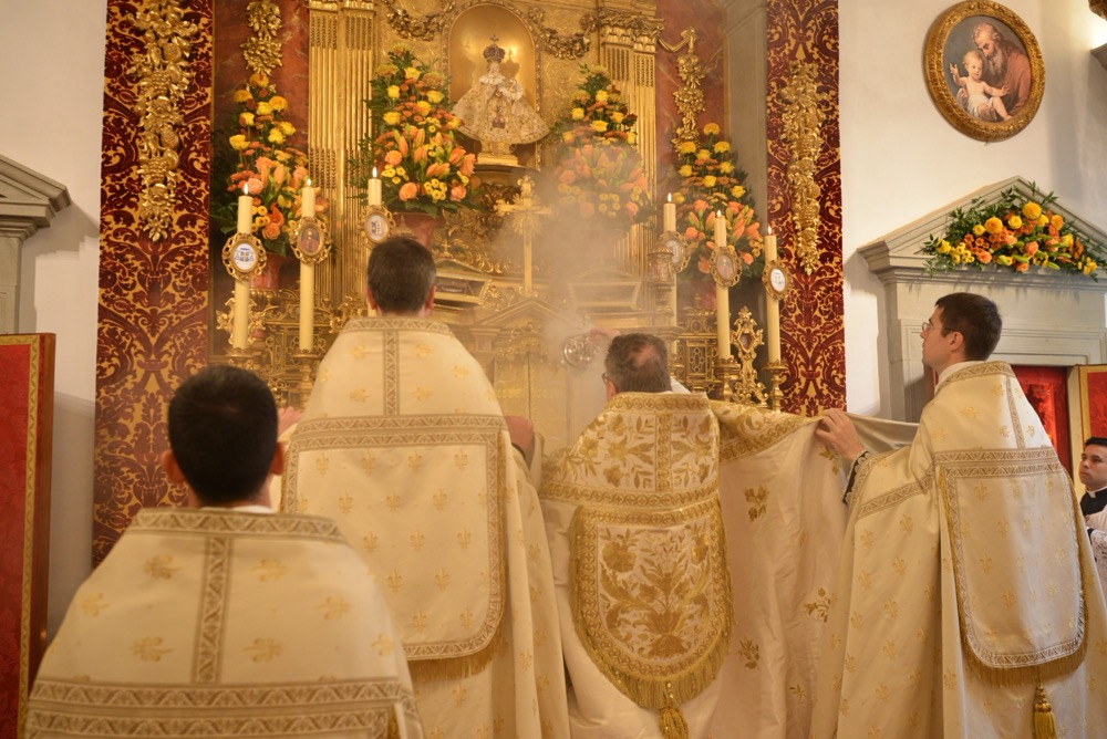 Encensement de la croix
