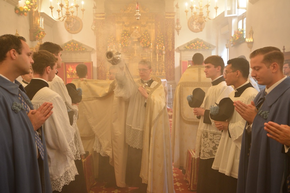Encensement du ch&oelig;ur