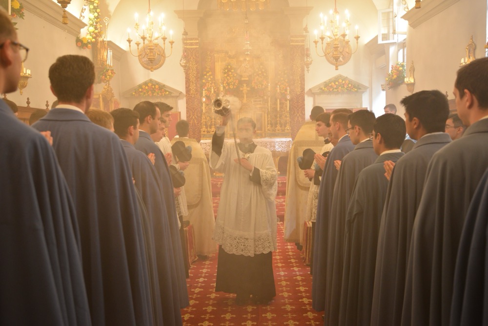 Encensement du ch&oelig;ur
