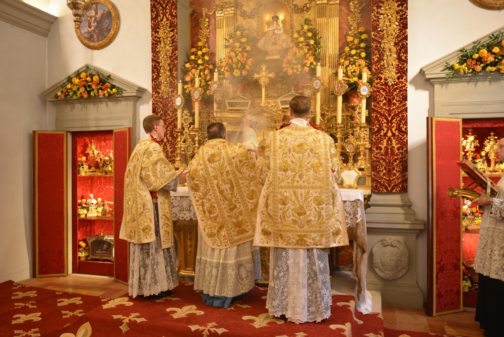 Encensement de la croix