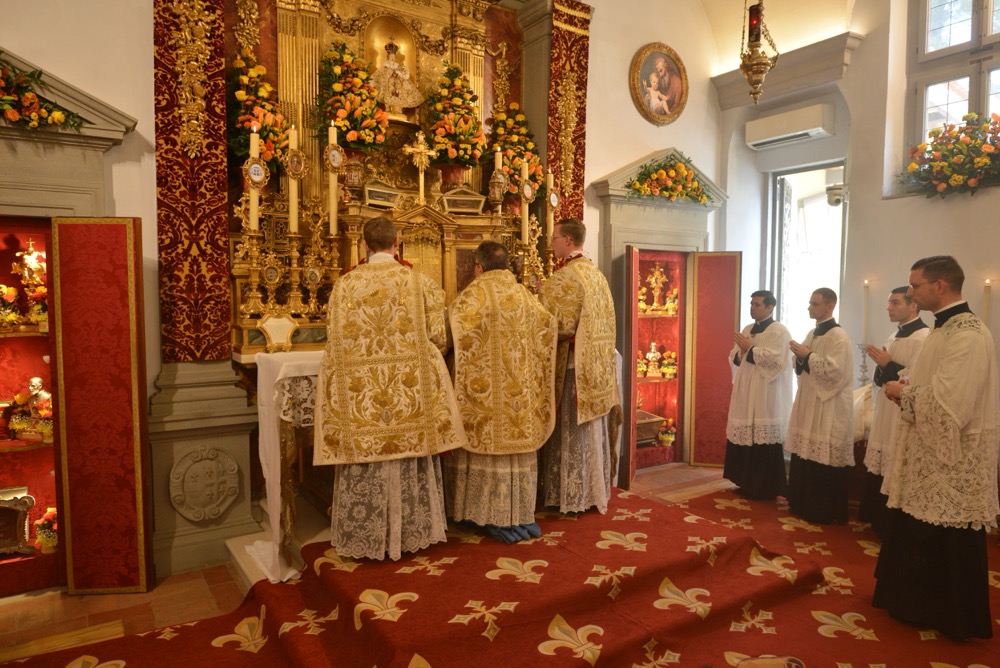 <i>Gloria</i>