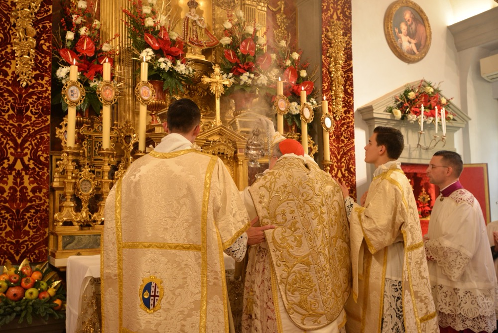 Encensement de la croix