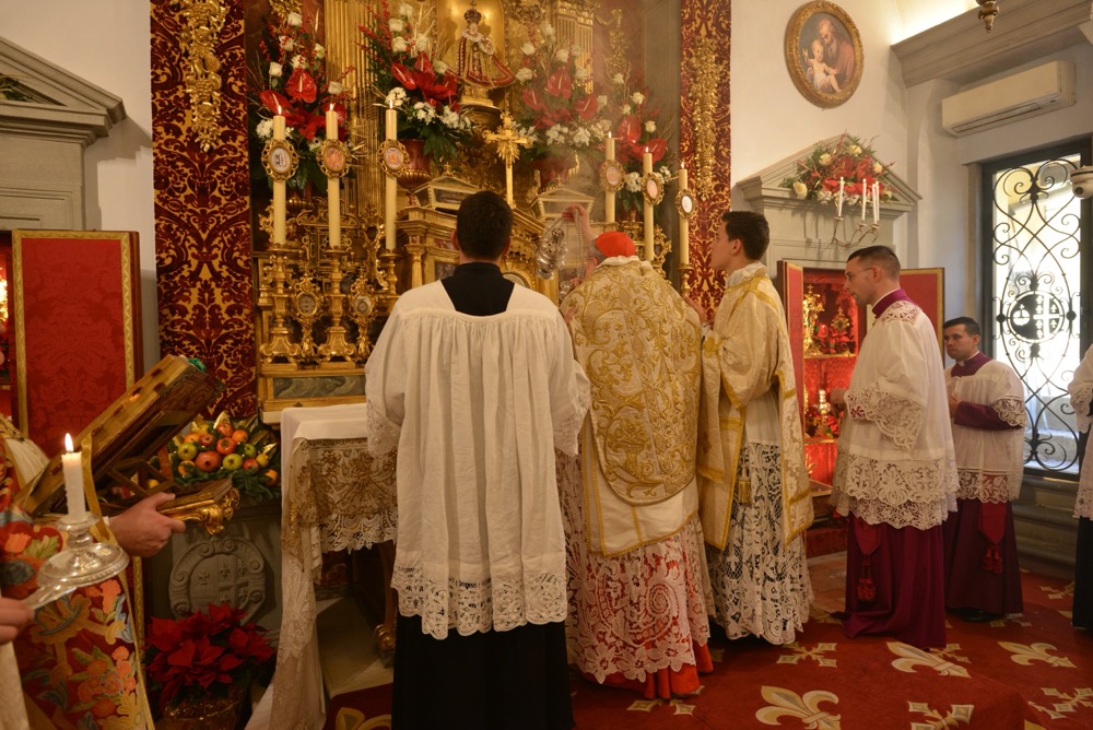 Encensement de la croix