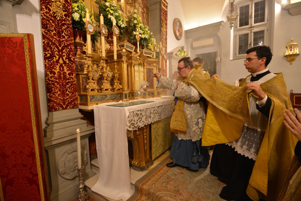 Encensement de l&rsquo;autel