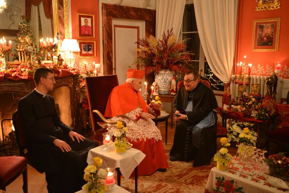 Apéritif au salon Cardinal Martelli