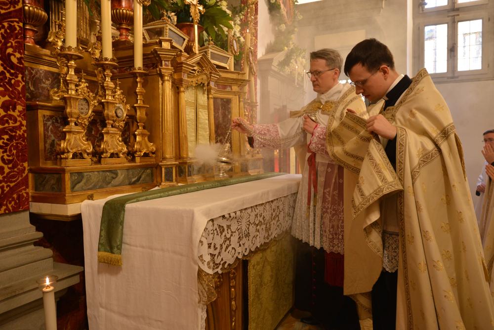 Encensement de l&rsquo;autel
