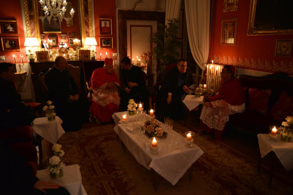 Apéritif au salon Cardinal Martelli