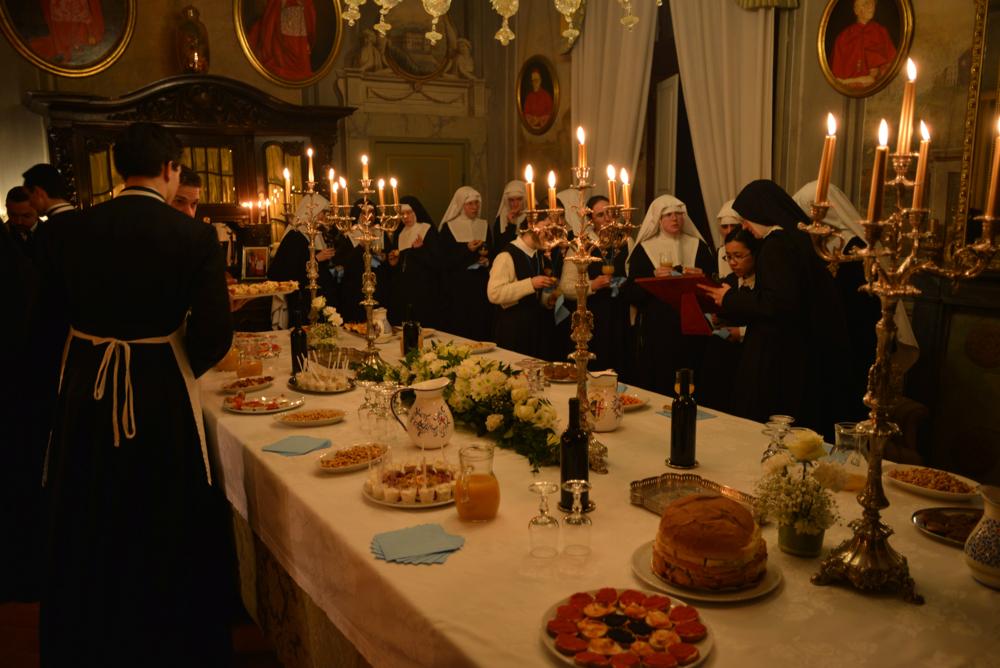 Apéritif pour les s&oelig;urs adoratrices
